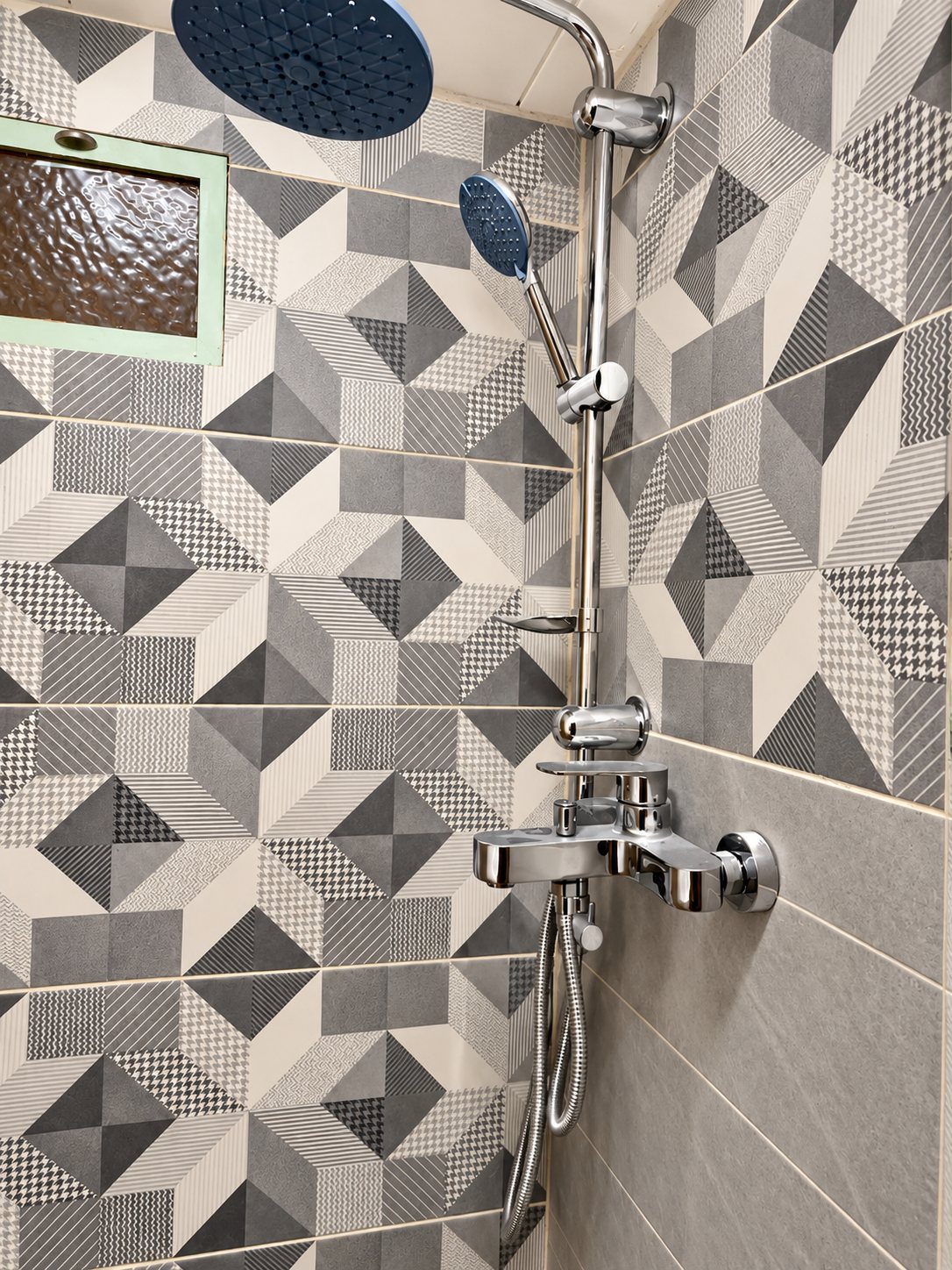Shower with geometric grey tiles
